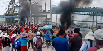 Cientos de manifestantes ingresaron a las instalaciones de la empresa Gloria en Arequipa, Perú (Difusión)