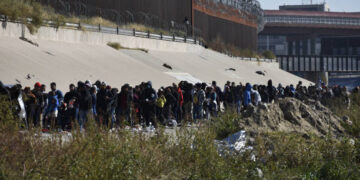 Los estados que solicitan que se aplace el fin del Título 42 indican que esto traerá una ola de migrantes a la frontera (Créditos: Getty Images)