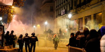 Las celebraciones por las victorias de Marruecos y Francia en la copa del mundial derivaron en incidentes en París (Créditos: Getty Images)