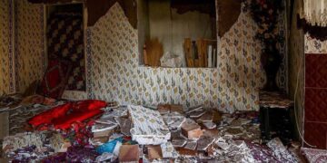 El interior de una vivienda tras el terremoto ocurrido en Irán. EFE/EPA/IRANIAN RED CRESCENT