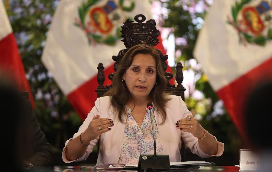 Foto de archivo de la presidenta de Perú, Dina Boluarte. EFE/ Paolo Aguilar