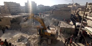 Lugar del derrumbe de un edificio residencial en el barrio de Sheij Masoud en la ciudad siria de Alepo. EFE/EPA/SANA/Solo uso editorial.