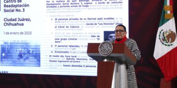 La secretaria de Seguridad y Protección Ciudadana, Rosa Icela Rodríguez, habla hoy, durante una conferencia de prensa en el Palacio Nacional de la Ciudad de México (México). EFE/ José Méndez