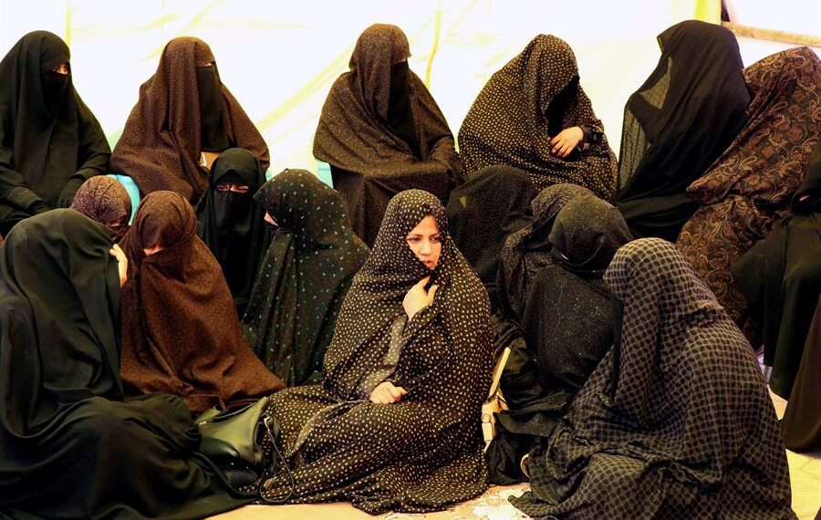 Imagen de archivo de una protesta de mujeres afganas en Herat. EFE/ Jalil Rezayee
