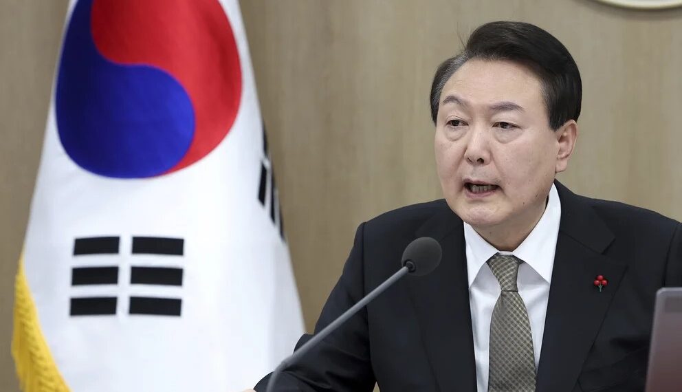 El presidente de Corea del Sur, Yoon Suk-yeol, pidió a su ejército responder con mayor determinación a las provocaciones norcoreanas (Foto: AP)