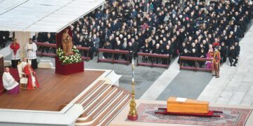 El papa Francisco preside el funeral de Benedict XVI. EFE/EPA/Radek Pietruszka