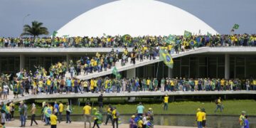 El asalto a las sedes de los 3 poderes del Estado llevó al gobierno a solicitar una intervención federal en Brasilia (Foto: AP)