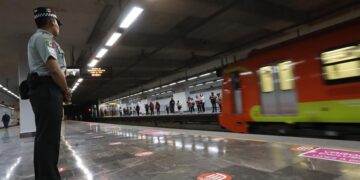 Fotografía de archivo de una estación de la Linea 12 del Sistema de Transporte Colectivo (Metro), en Ciudad de México (México). EFE/Mario Guzmán