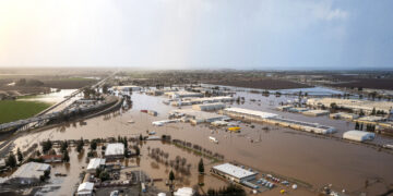 Inundación en Beer Creek tras las tormentas en Merced, California (EE.UU.), este 10 de enero de 2023. EFE/EPA/Lipo Ching