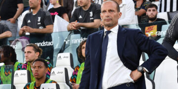epa09951802 Juventus coach Massimiliano Allegri looks on during the Italian Serie A soccer match Juventus FC vs SS Lazio at the Allianz Stadium in Turin, Italy, 16 May 2022.  EPA-EFE/ALESSANDRO DI MARCO