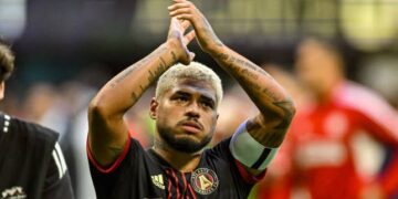 ATLANTA, GA  OCTOBER 09:  Atlanta forward Josef Martinez (7) acknowledges the fans following the conclusion of the MLS match between New York City FC and Atlanta United FC on October 9th, 2022 at Mercedes-Benz Stadium in Atlanta, GA.  (Photo by Rich von Biberstein/Icon Sportswire via Getty Images)