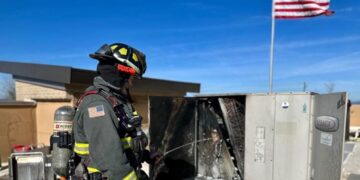 Una falla en el sistema de climatización del local de Chick-fil-A habría originado el fuego (Foto: Cherokee County Fire and Emergency Services)