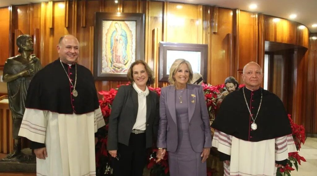 Jill Biden visitó junto con Beatriz Gutiérrez Müller la Basílica de Guadalupe (Difusión)