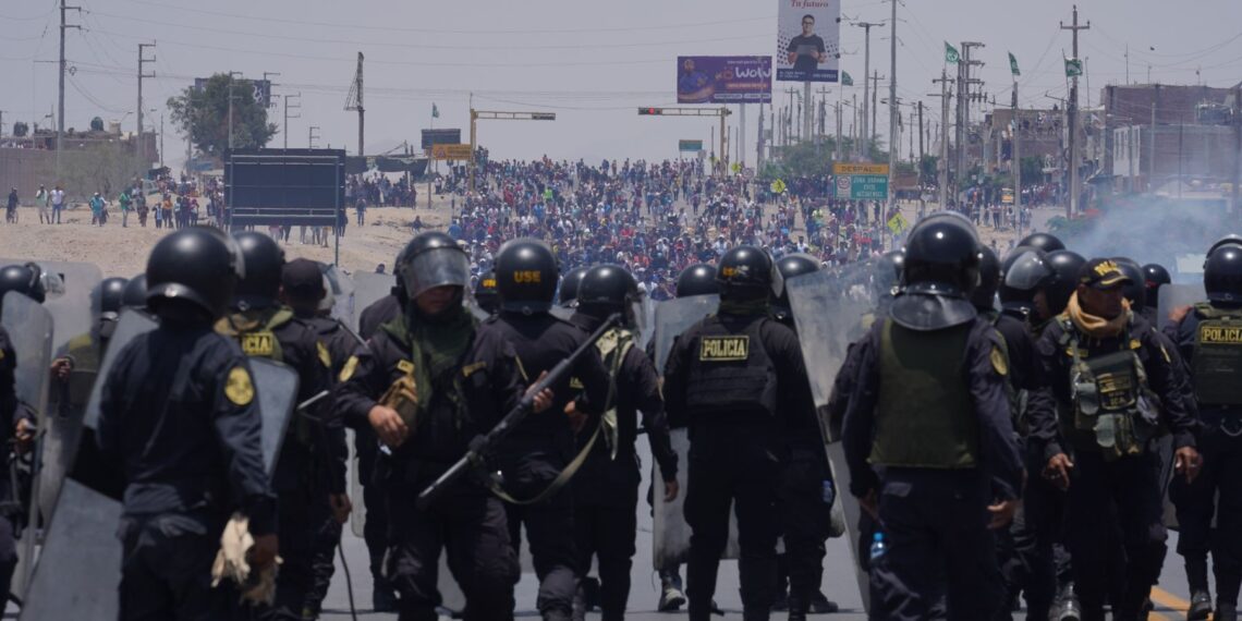 La policía viene realizando operativos para desalojar a los manifestantes en Ica (Foto: Andina)