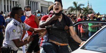 Las fuerzas de seguridad de Cuba arrestaron a varios protestantes contra el gobierno (Foto: AFP)