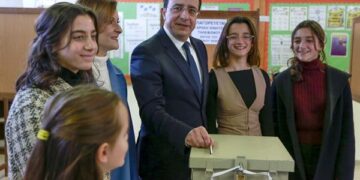 El exministro de Exteriores Nikos Jristodulidis, apoyado por fuerzas conservadoras, ganó la segunda vuelta de las elecciones presidenciales de este domingo en Chipre (Foto: EFE)