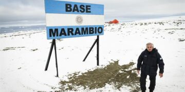 El presidente de Argentina, Alberto Fernández, visitó una de las bases de sus país en la Antártida (Foto: EFE)