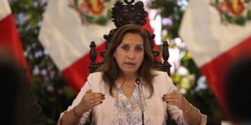 La presidenta de Perú, Dina Boluarte, se ha negado ha renunciar pese a las distintas manifestaciones en su contra (Foto: EFE)