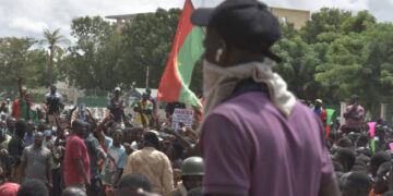 Distintos manifestantes exigieron la salida de las tropas francesas de Burkina Faso (Foto: Getty Images)