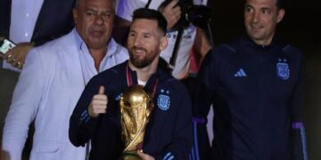 Lionel Messi junto con la selección de Fútbol de Argentina ganó el tercer mundial de fútbol para su país, ahora espera lo mismo en los Oscar (Foto: EFE)