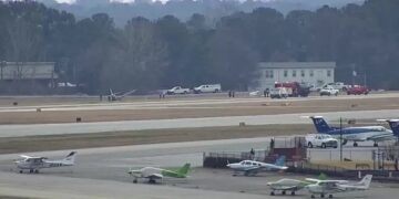 La avioneta se estrelló esta tarde en el aeropuerto DeKalb-Peachtree (Foto: FOX 5 Atlanta)