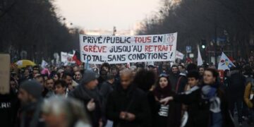 Distintas manifestaciones se han realizado en París contra la reforma de pensiones (Foto: EFE)