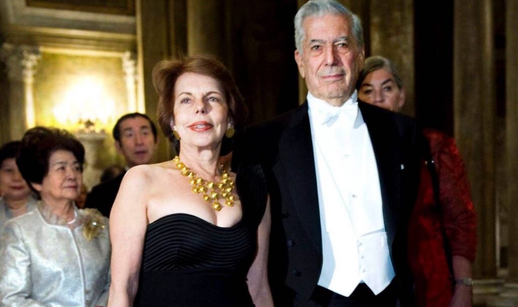 Mario Vargas Llosa y su entonces esposa, Patricia Llosa, en 2010 en Estocolmo. (EFE/Claudio Bresciani)