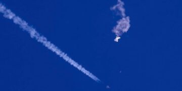 Luego del globo chino, otros tres objetos voladores han sido derribados (Foto: AP)
