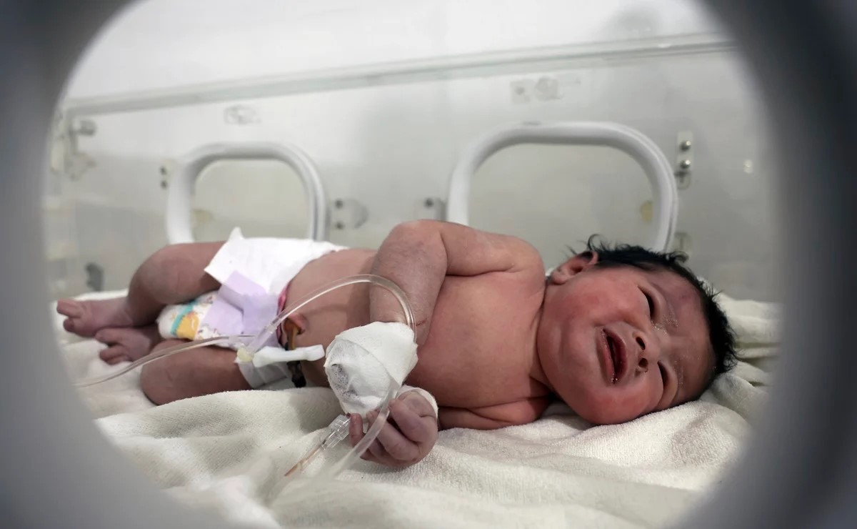 Siria: Rescatan a bebé recién nacida entre los escombros tras terremotos -  La Visión