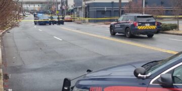 Los dos implicados fueron encontrados heridos afuera de un Krispy Kreme (Foto: FOX 5 Atlanta)