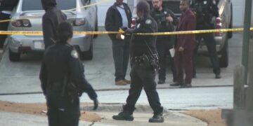 El violento tiroteo perturbó la paz de un vecindario en el suroeste de Atlanta (Foto: FOX 5 Atlanta)