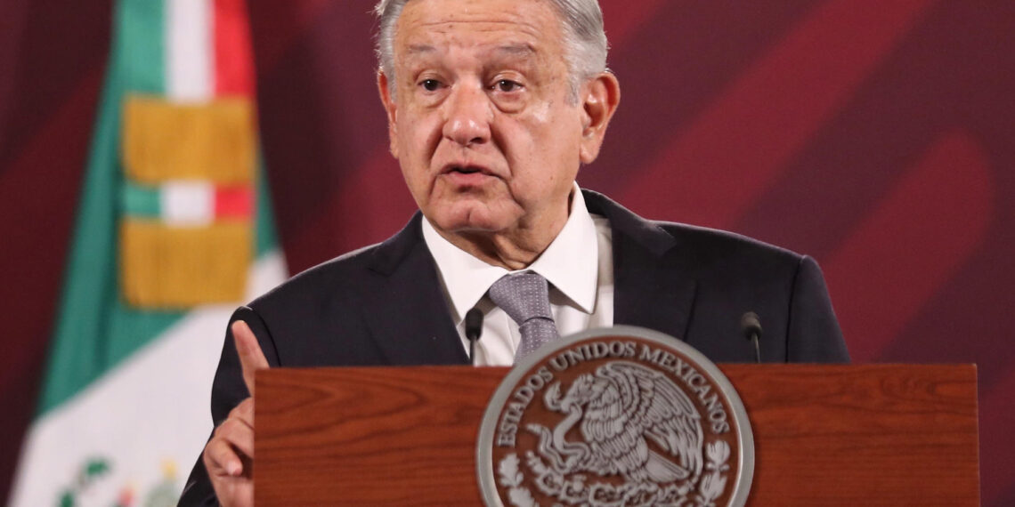 El Presidente de México, Andrés Manuel López Obrador habla hoy, durante una conferencia de prensa, en Palacio Nacional de la Ciudad de México (México). EFE/Sáshenka Gutiérrez