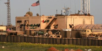 La base militar estadounidense en la provincia de Deir al-Zur, en Siria fue atacada con misiles (Foto: HispanTV)