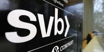Fotografía de archivo en la que se registró un logo del banco Silicon Valley Bank (SVB), en Frankfurt (Alemania). EFE/Ronald Wittek