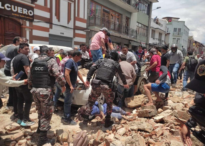 Un sismo de magnitud 6,5 que sacudió el sur de Ecuador y alcanzó a su vecino Perú dejó al menos 14 muertos, varios heridos y daños en edificaciones, según un balance oficial (Foto: EFE)