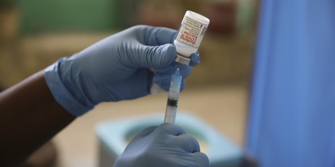 El Ministerio de Salud Pública y Población de Haití (MSPP) anunció que quienes viajen a ese país no tendrán que presentar pruebas de que han sido vacunados contra el covid-19. (Foto: APNews)