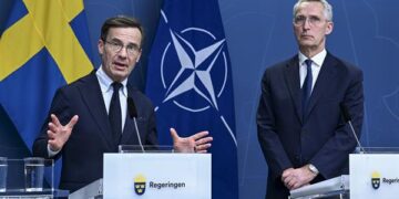 El primer ministro de Suecia, Ulf Kristersson, y el secretario general de la OTAN, Jens Stoltenberg, brindaron una conferencia de prensa desde Estocolmo (Foto: EFE)