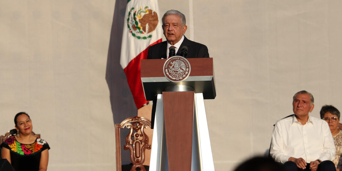 El presidente de México, Andrés Manuel López Obrador (c). Imagen de archivo. EFE/ Sáshenka Gutiérrez