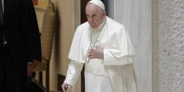El papa Francisco habló sobre el rol de la Iglesia en los casos de abusos sexuales durante una trasmisión por internet (Foto: EFE)