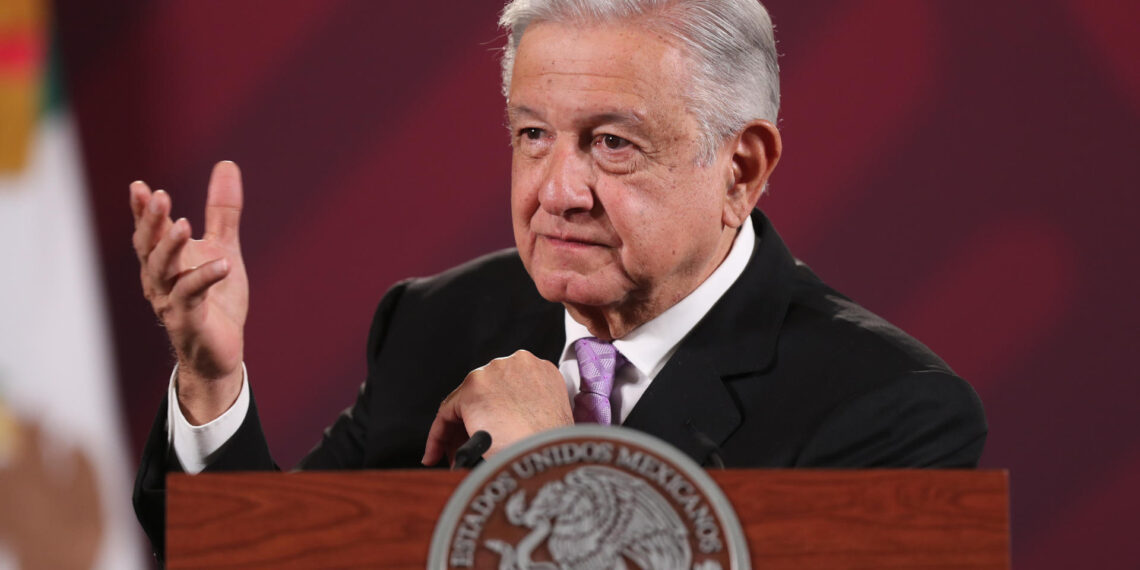El presidente de México, Andrés Manuel López Obrador, habla hoy durante su conferencia matutina en el Palacio Nacional, en Ciudad de México (México). EFE/ Isaac Esquivel