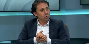 Rodrigo Arenas, diputado de Asamblea Nacional Francesa, analizó la grave crisis social y política que vive Francia (Foto: CNNChile)