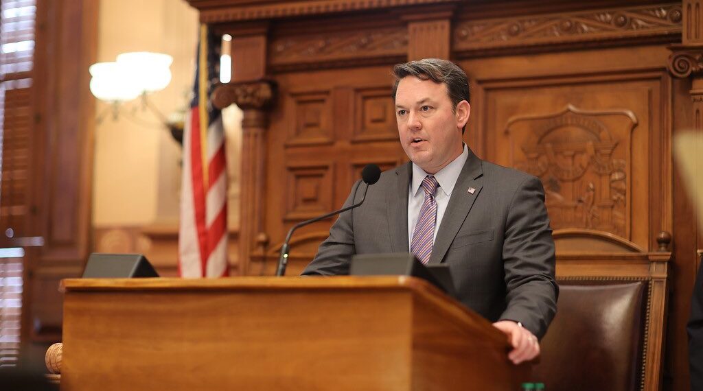 El vicegobernador de Georgia, Burt Jones, dando un discurso. Foto: Twitter/@LtGovJonesGA