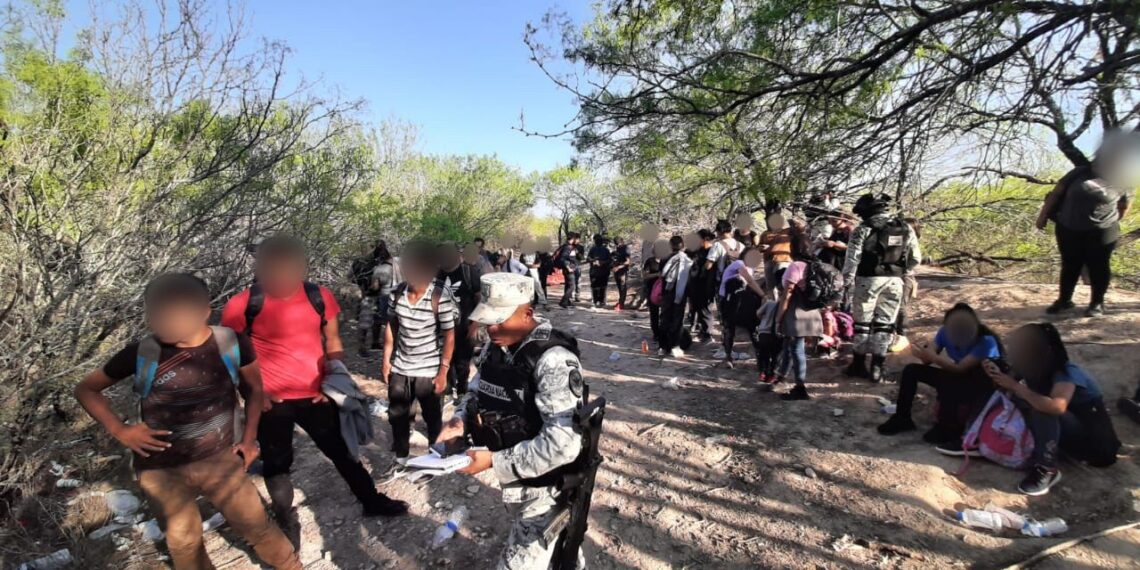 Las 124 personas que se encontraban en estos dos camiones se dirigían a cruzar de forma ilegal la frontera entre México y Estados Unidos (Foto: INM)