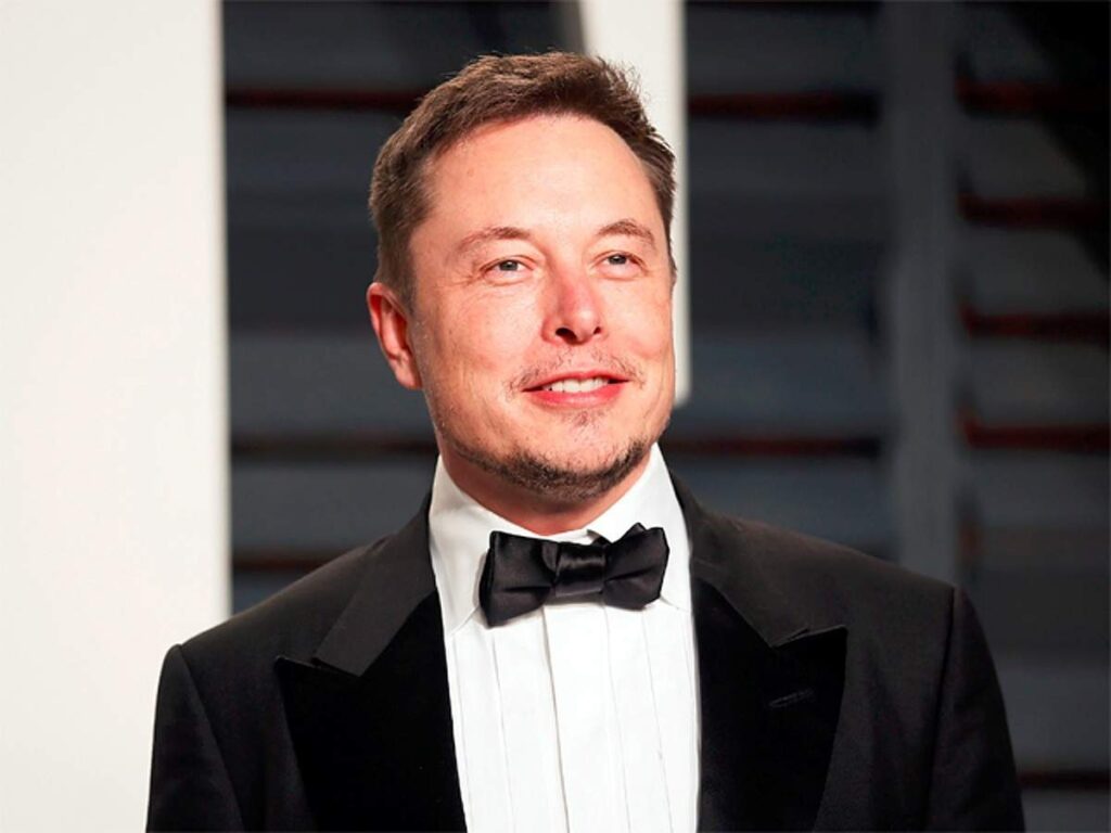 El magnate Elon Musk, propietario único de Twitter, aseguró en una nota interna a sus empleados que el valor de la empresa ha caído a los 20.000 millones de dólares, menos de la mitad de los 44.000 que él pagó en su compra el pasado octubre. (Foto: Ecured)