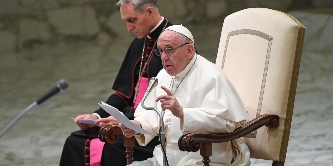 El papa Francisco preside en una imagen de archivo. EFE/ Alessandro Di Meo