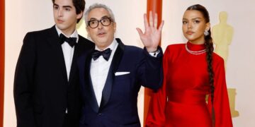 El cineasta mexicano Alfonso Cuarón manifestó este domingo su disgusto por que este año no haya más mujeres cineastas nominadas a los premios Óscar. Créditos: EFE