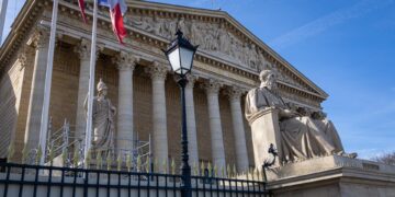 Vista exterior de la Asamblea Nacional en París este jueves. EFE/EPA/CHRISTOPHE PETIT TESSON