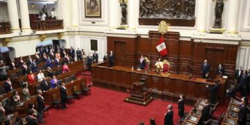 El pleno del Congreso de Perú aprobó la evaluación de una nueva propuesta de adelanto de elecciones (Foto: EFE)