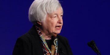La secretaria del Tesoro de Estados Unidos, Janet Yellen, fue registrada este martes, 21 de marzo, durante la apertura de la reunión de la Asociación Americana de Banqueros, en Washington DC (EE.UU.). EFE/Will Oliver