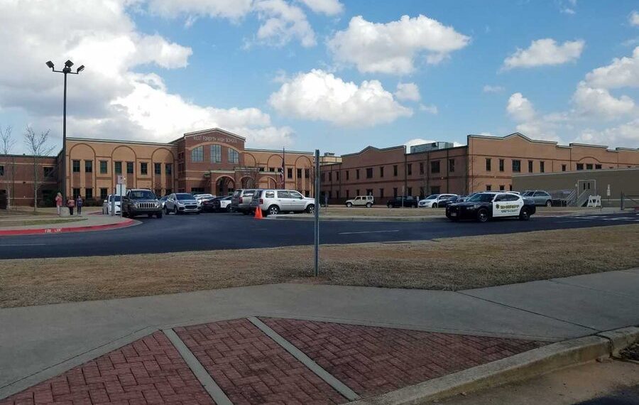 Funcionarios del sistema escolar del condado de Forsyth dicen que los administradores de West Forsyth High School se enteraron el lunes de una supuesta amenaza de tiroteo a la escuela. (Foto: CDN)